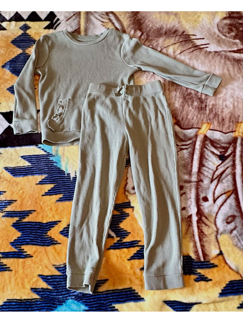 Garanimals Girl's 2-Piece Ribbed Knit Lounge Set Light Olive Green Size 5T
